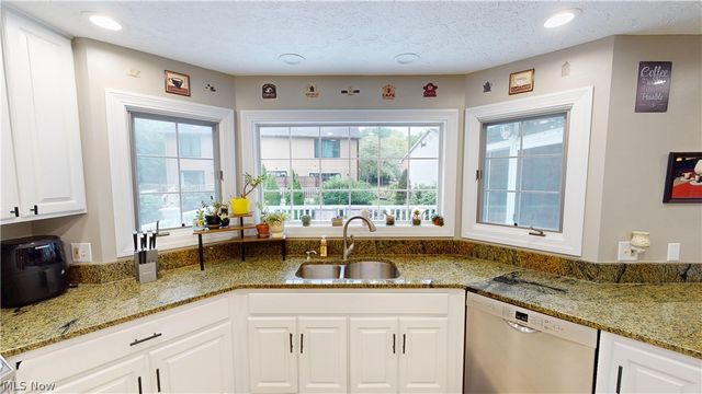 3020 Fox Burrow Drive, Stow, OH 44224