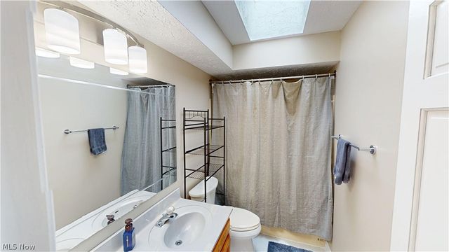 3020 Fox Burrow Drive, Stow, OH 44224