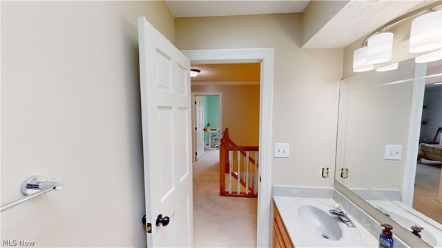 3020 Fox Burrow Drive, Stow, OH 44224