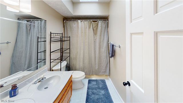 3020 Fox Burrow Drive, Stow, OH 44224