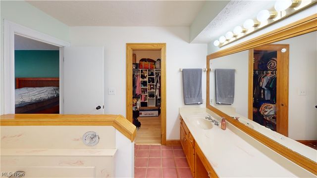 3020 Fox Burrow Drive, Stow, OH 44224