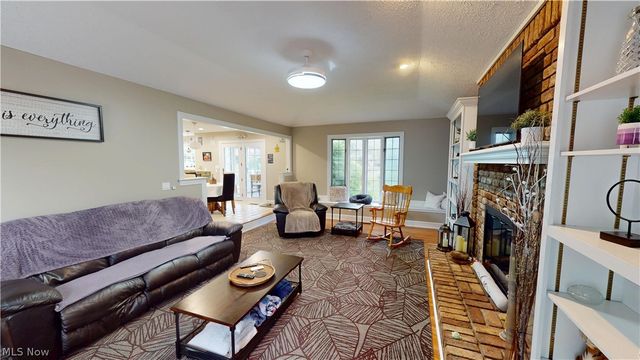 3020 Fox Burrow Drive, Stow, OH 44224