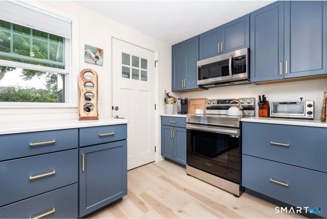 30 Mohican Road, Old Saybrook, CT 06475