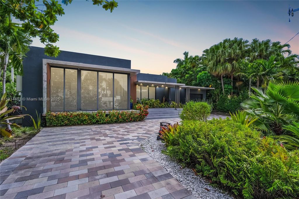 1845 NE 124th St, North Miami, FL 33181