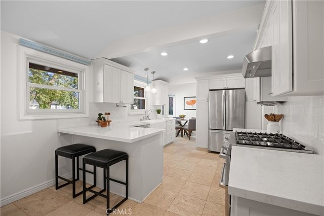 1406 W Valleyheart, Burbank, CA 91506