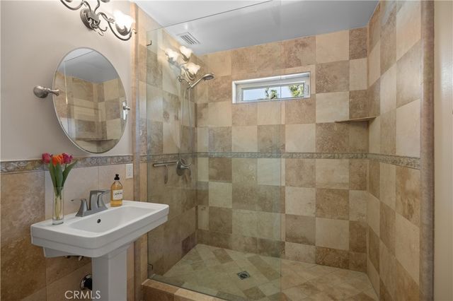 1406 W Valleyheart, Burbank, CA 91506