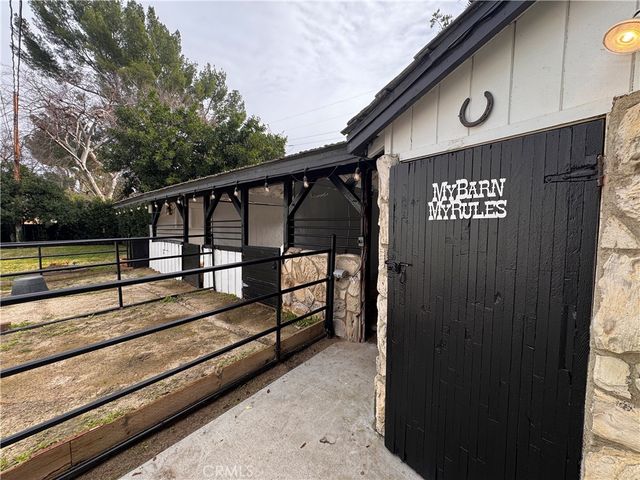 1406 W Valleyheart, Burbank, CA 91506