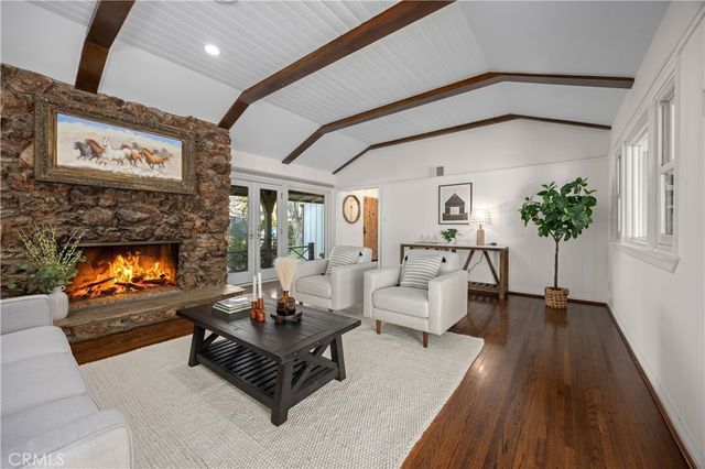 1406 W Valleyheart, Burbank, CA 91506