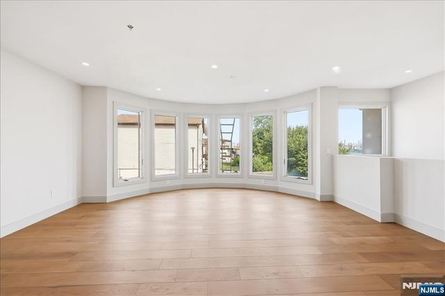 119 Cedar Street C0119, Cliffside Park, NJ 07010
