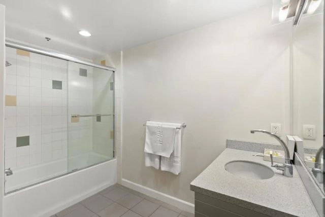 550 Seagaze Drive 7, Oceanside, CA 92054