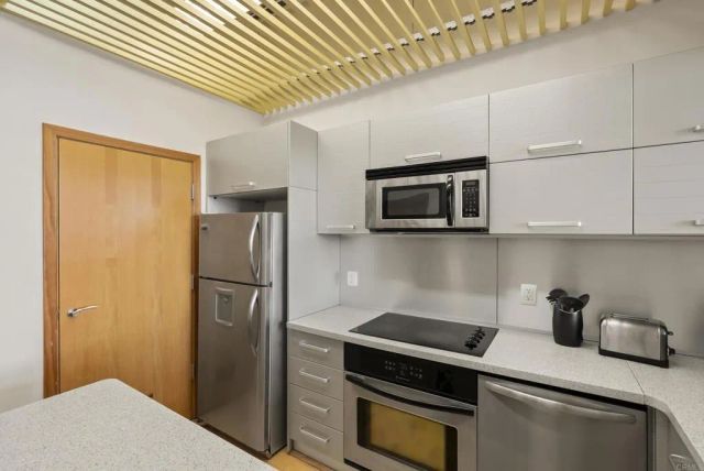 550 Seagaze Drive 7, Oceanside, CA 92054