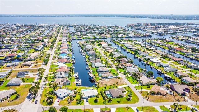 1625 SE 39th ST, Cape Coral, FL 33904