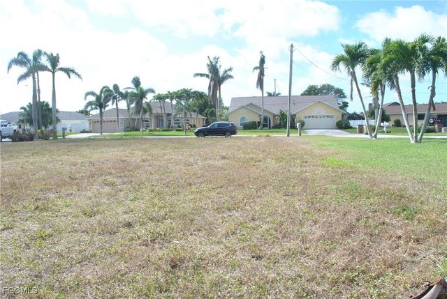 1625 SE 39th ST, Cape Coral, FL 33904