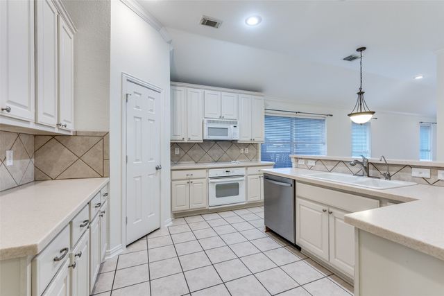 10109 Oldfield Court, Fort Worth, TX 76244