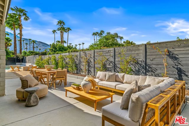 2942 E Orella Circle, Palm Springs, CA 92264