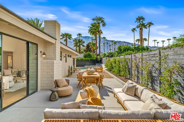 2942 E Orella Circle, Palm Springs, CA 92264