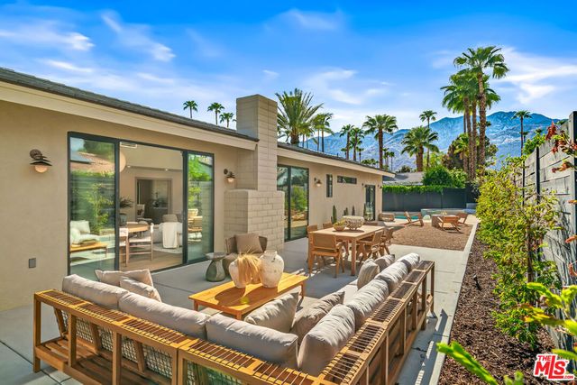 2942 E Orella Circle, Palm Springs, CA 92264