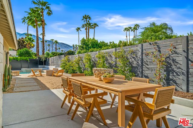 2942 E Orella Circle, Palm Springs, CA 92264