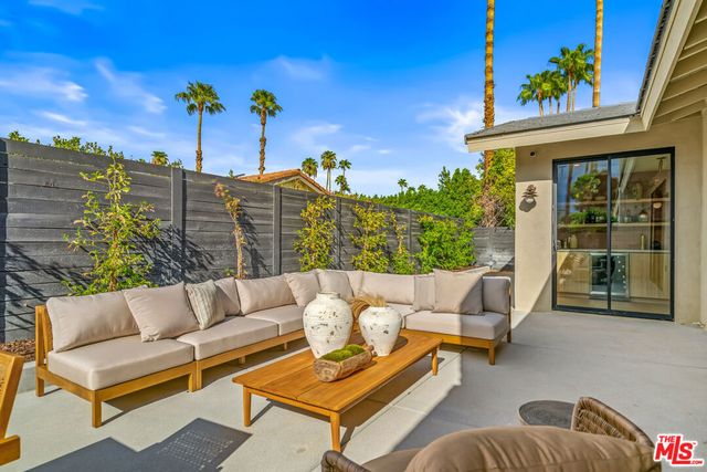 2942 E Orella Circle, Palm Springs, CA 92264