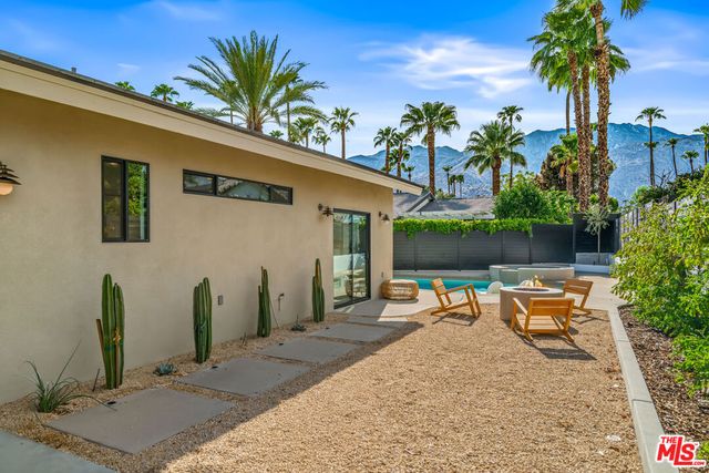 2942 E Orella Circle, Palm Springs, CA 92264