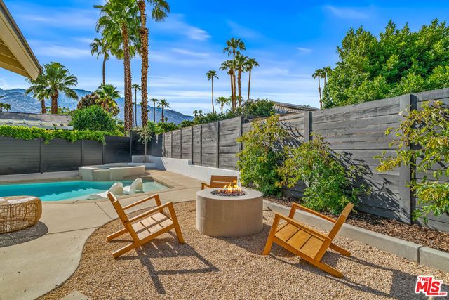 2942 E Orella Circle, Palm Springs, CA 92264