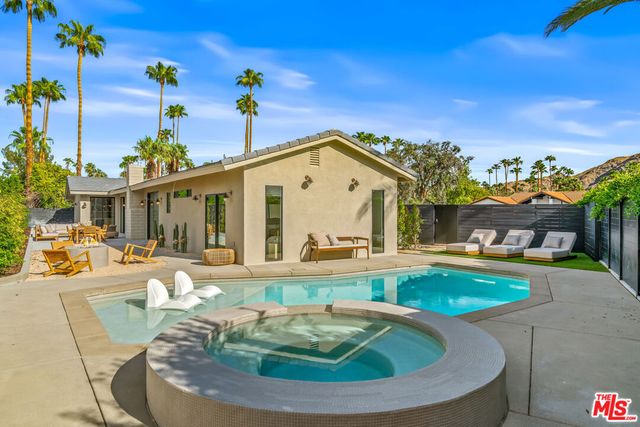 2942 E Orella Circle, Palm Springs, CA 92264