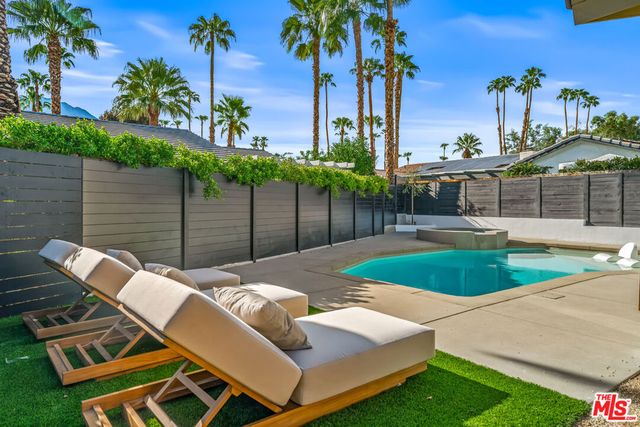 2942 E Orella Circle, Palm Springs, CA 92264