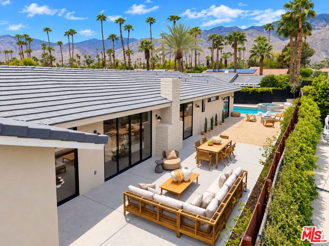 2942 E Orella Circle, Palm Springs, CA 92264