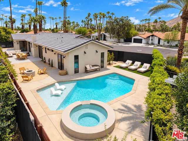 2942 E Orella Circle, Palm Springs, CA 92264