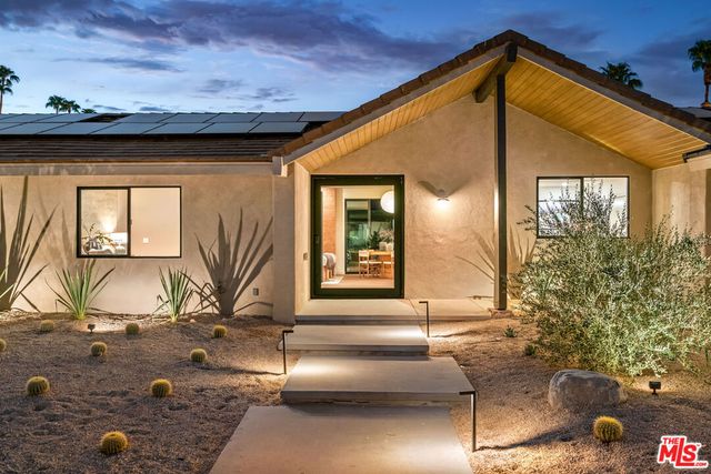 2942 E Orella Circle, Palm Springs, CA 92264