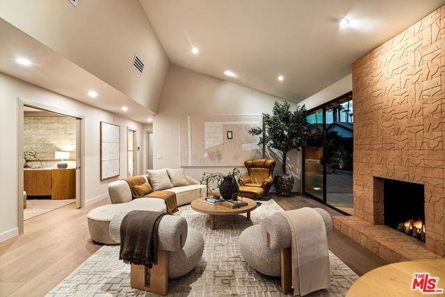 2942 E Orella Circle, Palm Springs, CA 92264