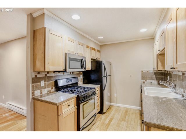 3925 Sw MULTNOMAH Blvd 206, Portland, OR 97219