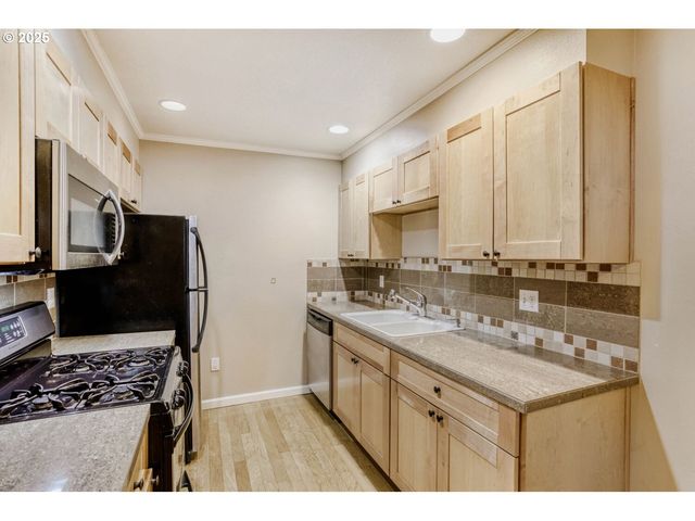 3925 Sw MULTNOMAH Blvd 206, Portland, OR 97219