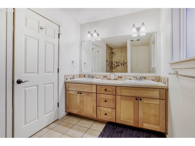 3925 Sw MULTNOMAH Blvd 206, Portland, OR 97219