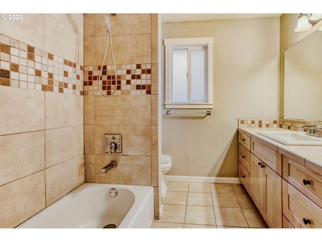 3925 Sw MULTNOMAH Blvd 206, Portland, OR 97219