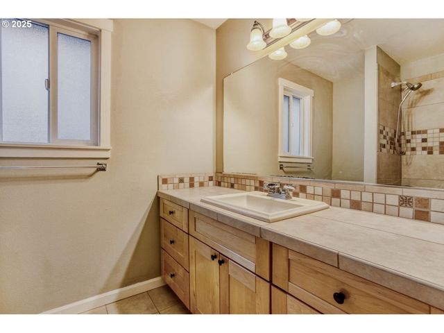 3925 Sw MULTNOMAH Blvd 206, Portland, OR 97219