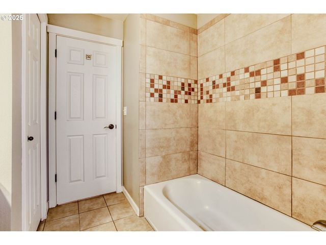 3925 Sw MULTNOMAH Blvd 206, Portland, OR 97219