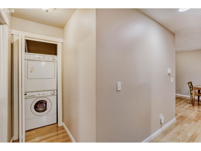 3925 Sw MULTNOMAH Blvd 206, Portland, OR 97219