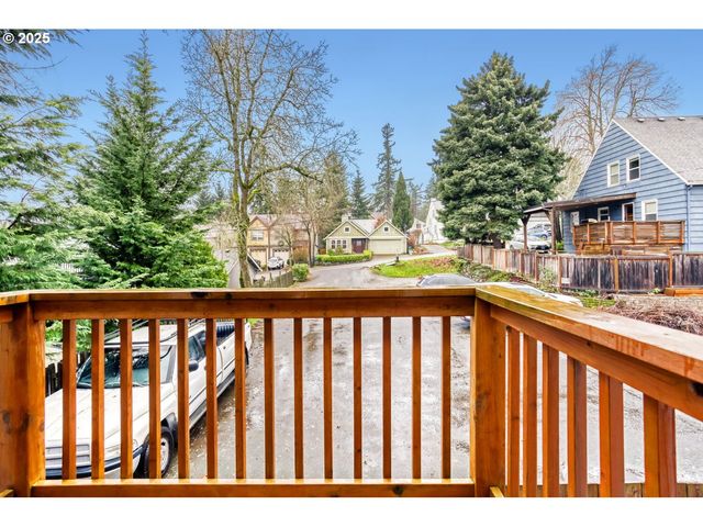 3925 Sw MULTNOMAH Blvd 206, Portland, OR 97219