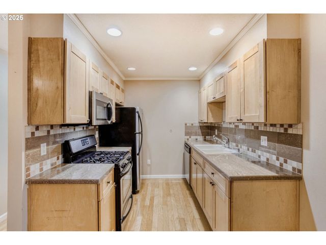 3925 Sw MULTNOMAH Blvd 206, Portland, OR 97219