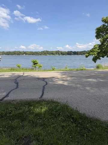 7334 N Tichigan ROAD, Waterford, WI 53185
