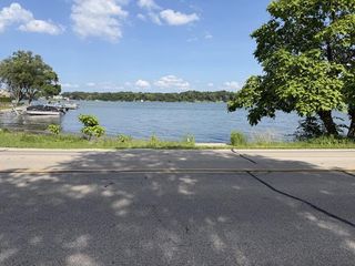 7334 N Tichigan ROAD, Waterford, WI 53185