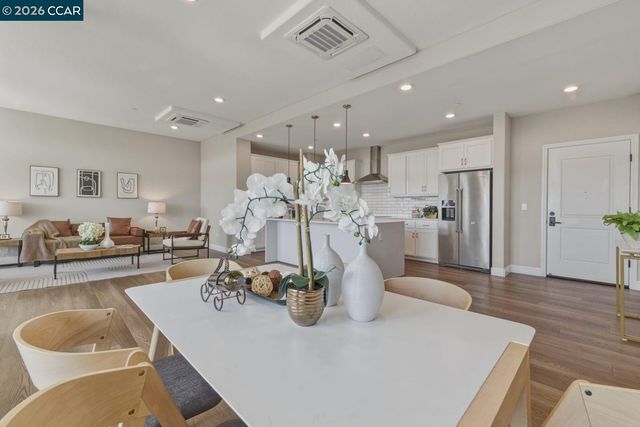 210 Waters Park Cir 304, San Mateo, CA 94403