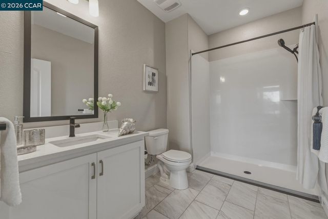 210 Waters Park Cir 304, San Mateo, CA 94403