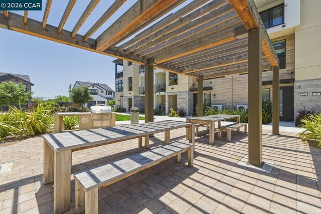 210 Waters Park Cir 304, San Mateo, CA 94403