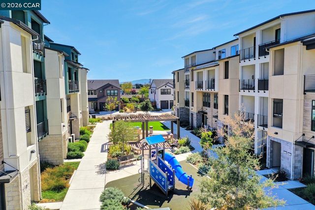 210 Waters Park Cir 304, San Mateo, CA 94403