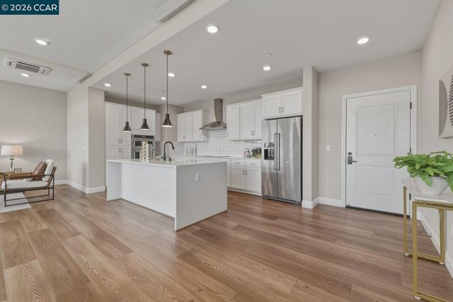 210 Waters Park Cir 304, San Mateo, CA 94403