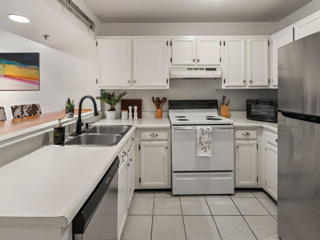 337 College St Apt 6, Burlington, VT 05401