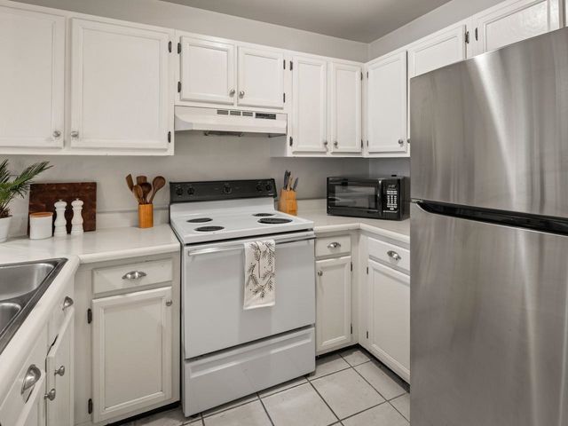 337 College St Apt 6, Burlington, VT 05401