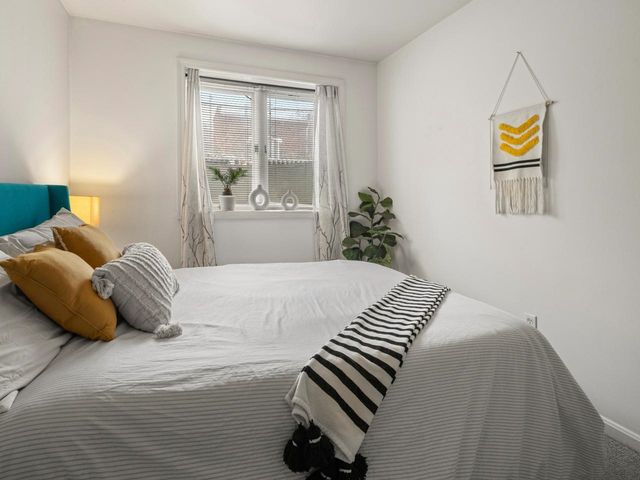 337 College St Apt 6, Burlington, VT 05401